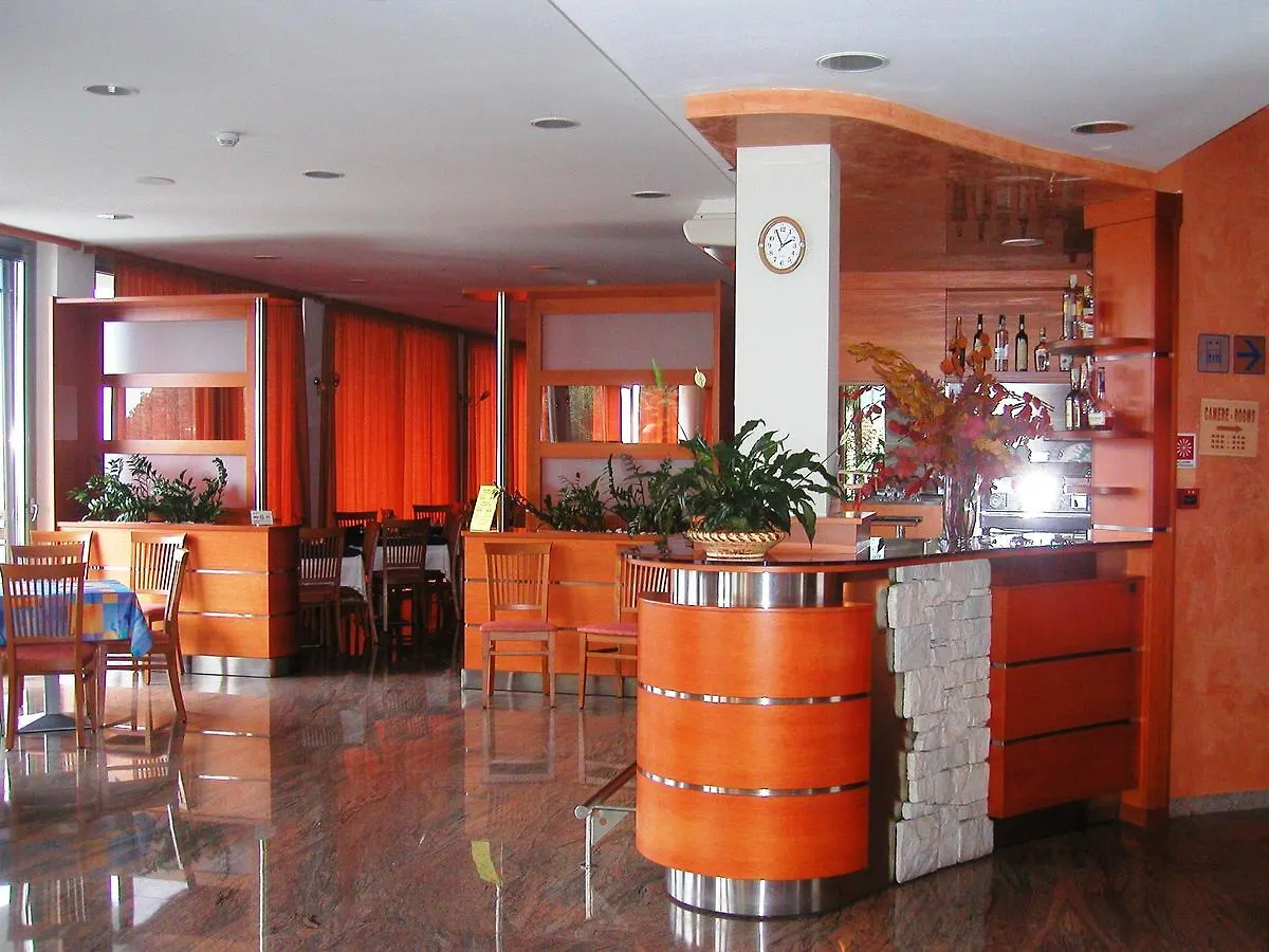 Surf Hotel Pier - Montagnoli Group Limone sul Garda 3*,  Italie