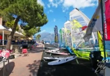 Surf Hotel Pier - Montagnoli Group Limone sul Garda 3*,  İtalya